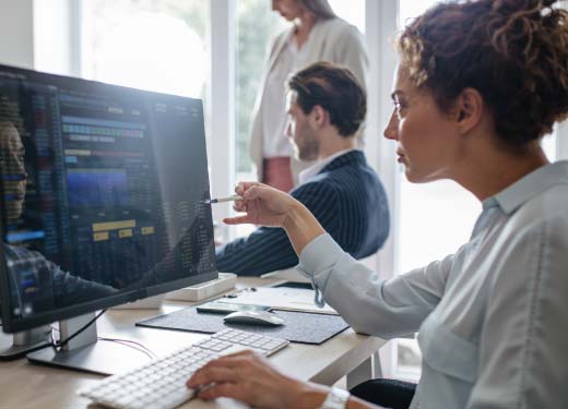 Stagiaire suivant une formation Big Data - BI - IA